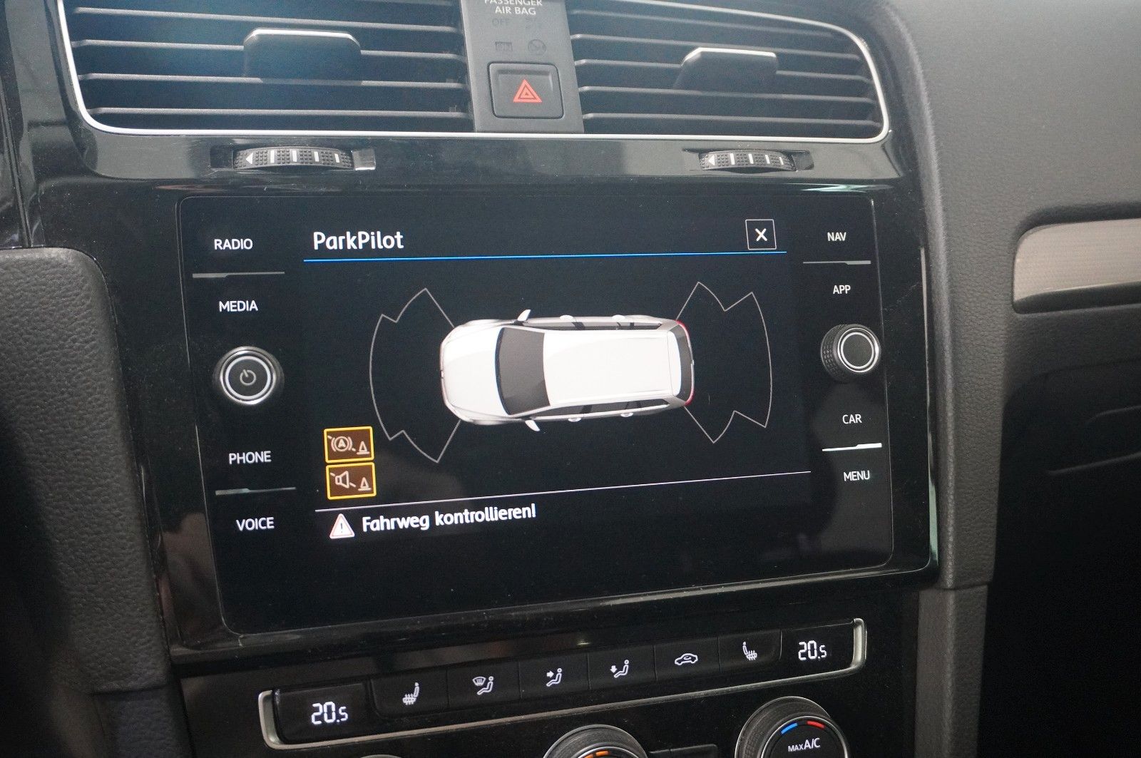 Fahrzeugabbildung Volkswagen Golf VII VAR. 1.6 TDI IQ-DRIVE NAVI/LED/ACC/AHK