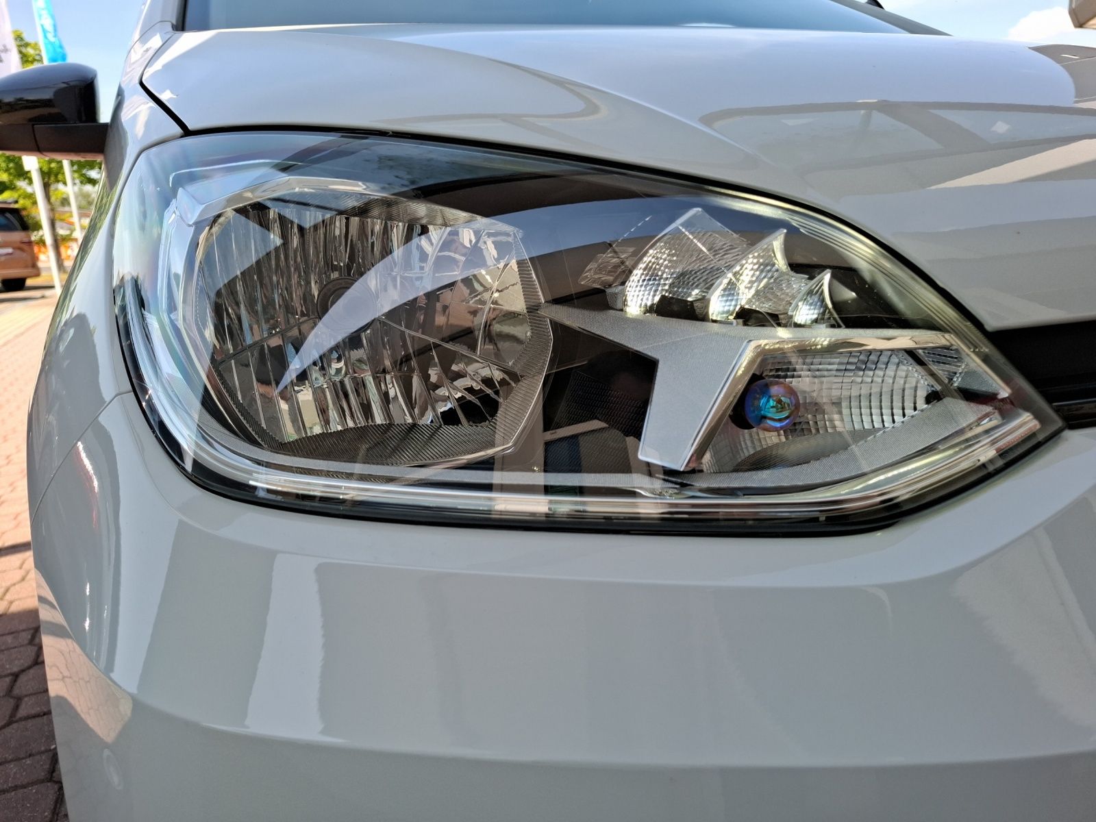 Fahrzeugabbildung Volkswagen up! Klima DAB SH