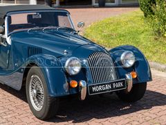 Fahrzeugabbildung Morgan 4/4 *Sport Blue / Yarwood Honey*