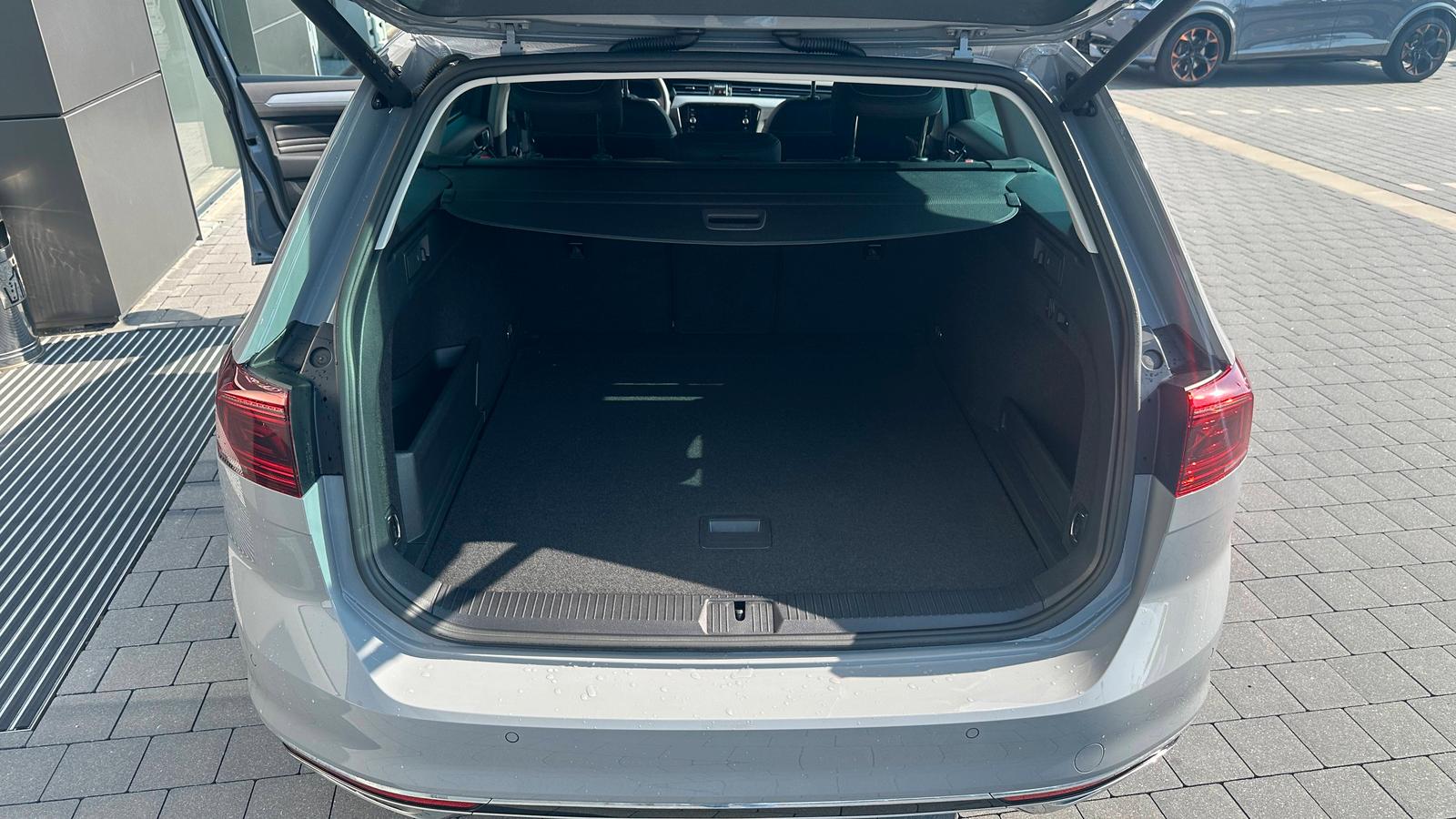 Volkswagen Passat 2.0 TDI R Line AHK STHZ VIRT 18", миниатюра 10