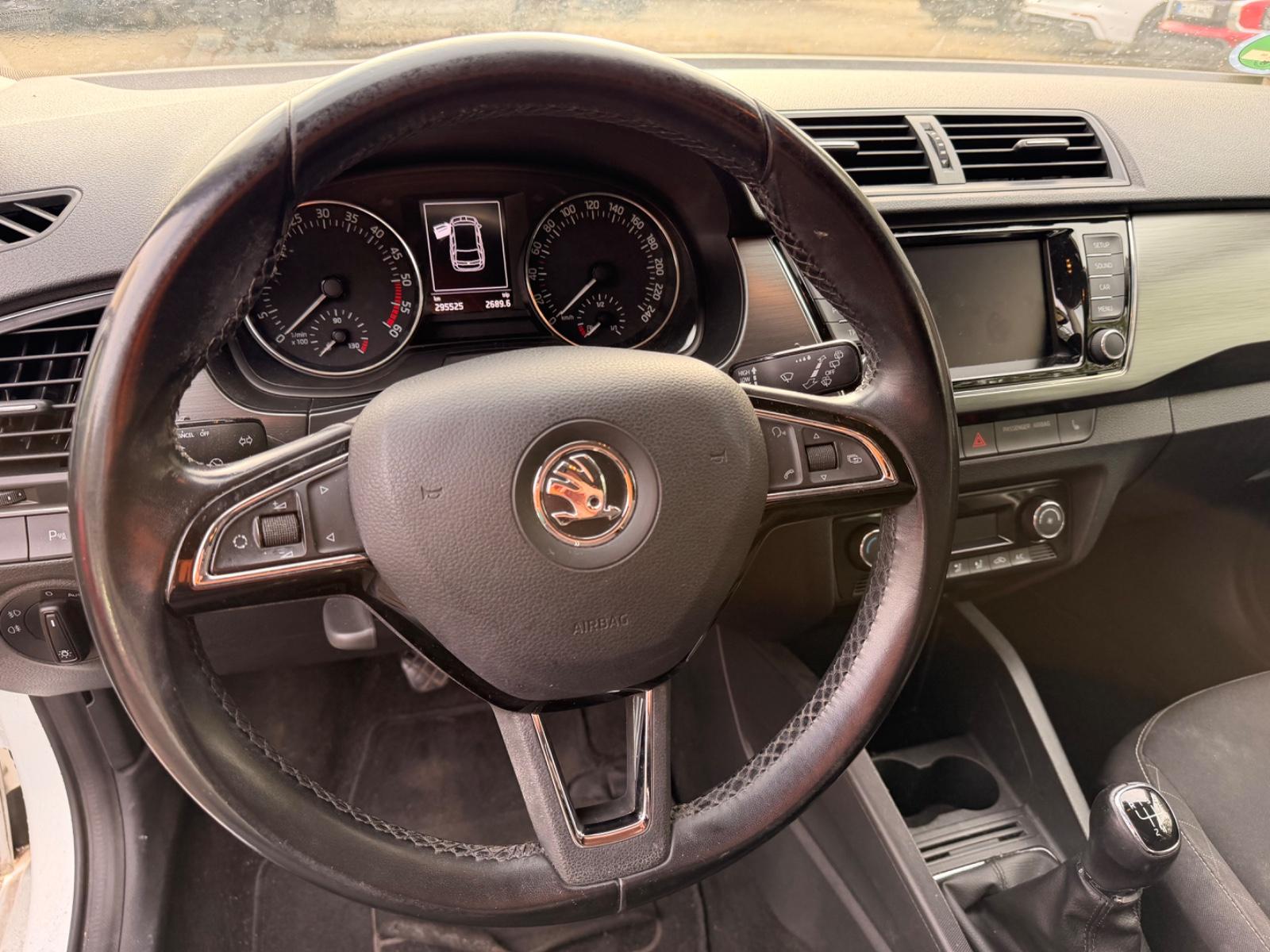 Skoda Fabia 2015 — фото 11
