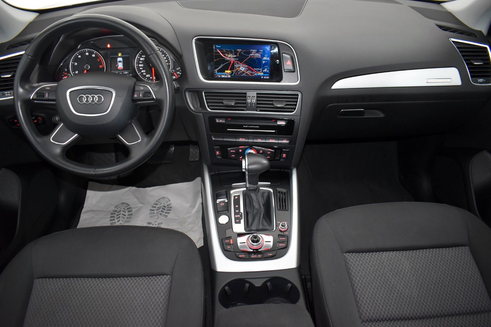 Fahrzeugabbildung Audi Q5 2.0 TFSI  quattro Navi,Xenon,Panorama,Kamera