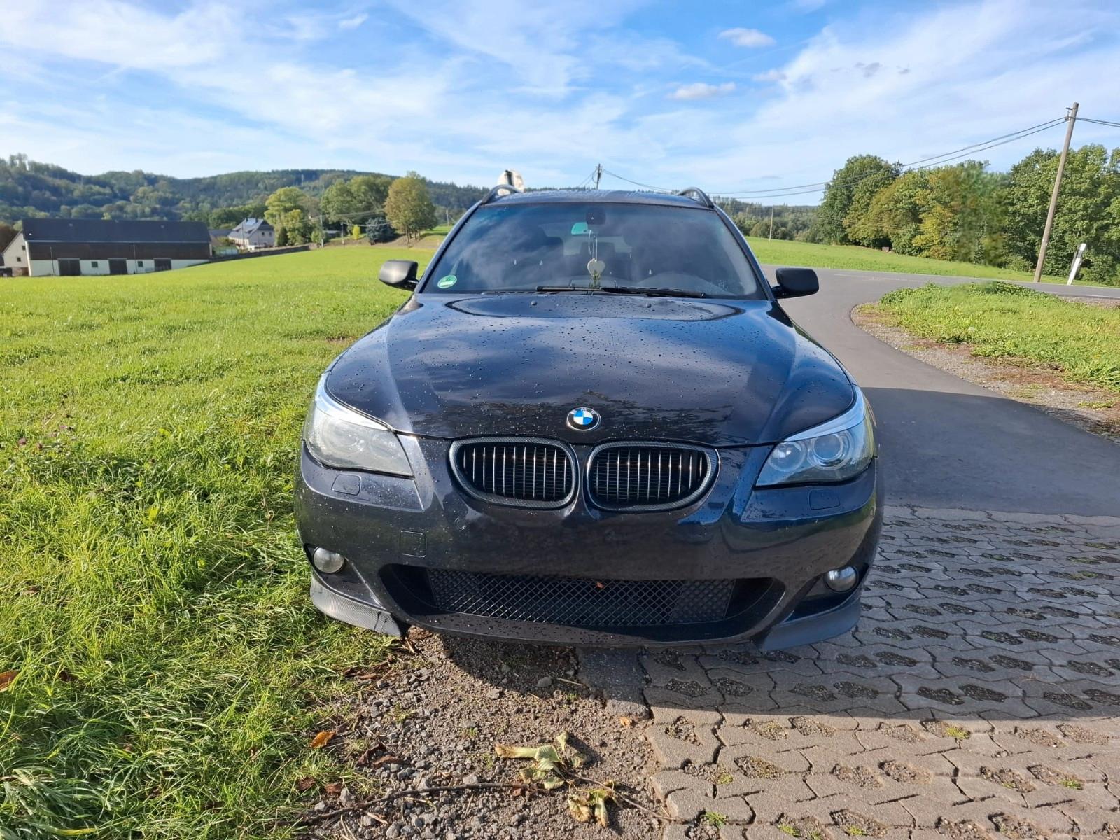 BMW 530 2005 — rear view
