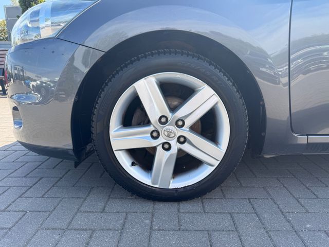 Toyota Auris Club