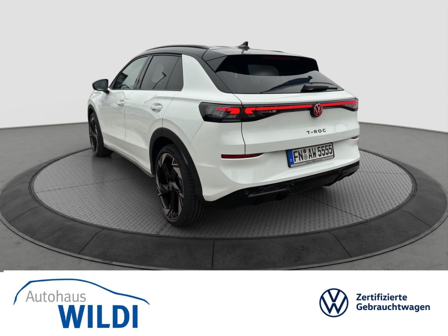 Volkswagen T-Roc R-Line 1.5 eTSI DSG Navi LED ACC HEAD-UP foto 5
