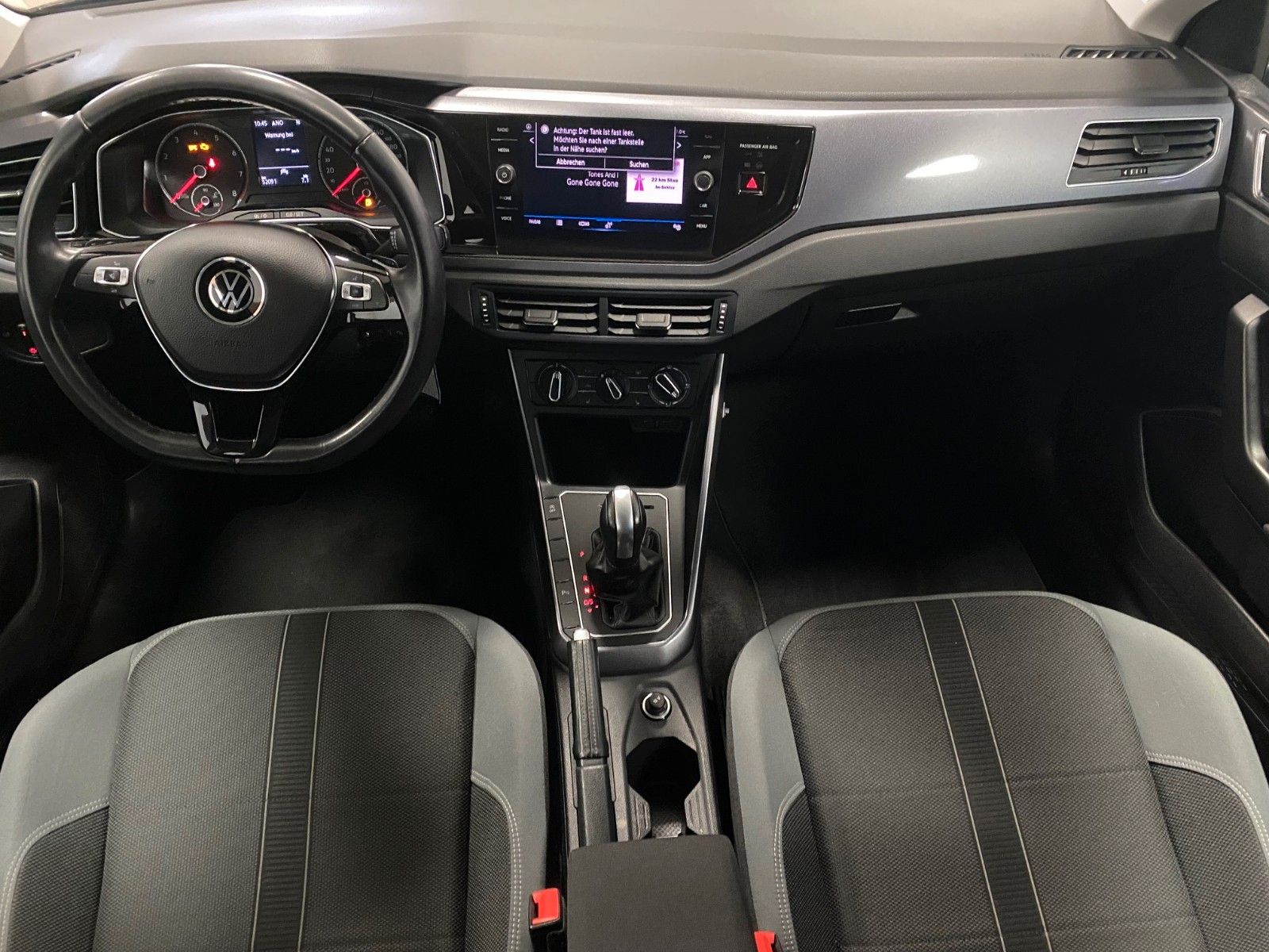 Fahrzeugabbildung Volkswagen Polo 1.0 TSI DSG Highline+NAVI+voll LED+PDC vo+h