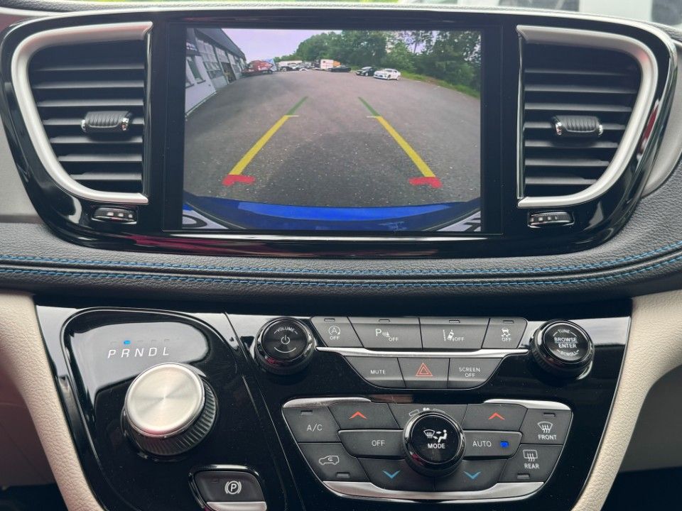 Fahrzeugabbildung Chrysler Pacifica 3.6 LX touring Allrad PDC ACC UFF