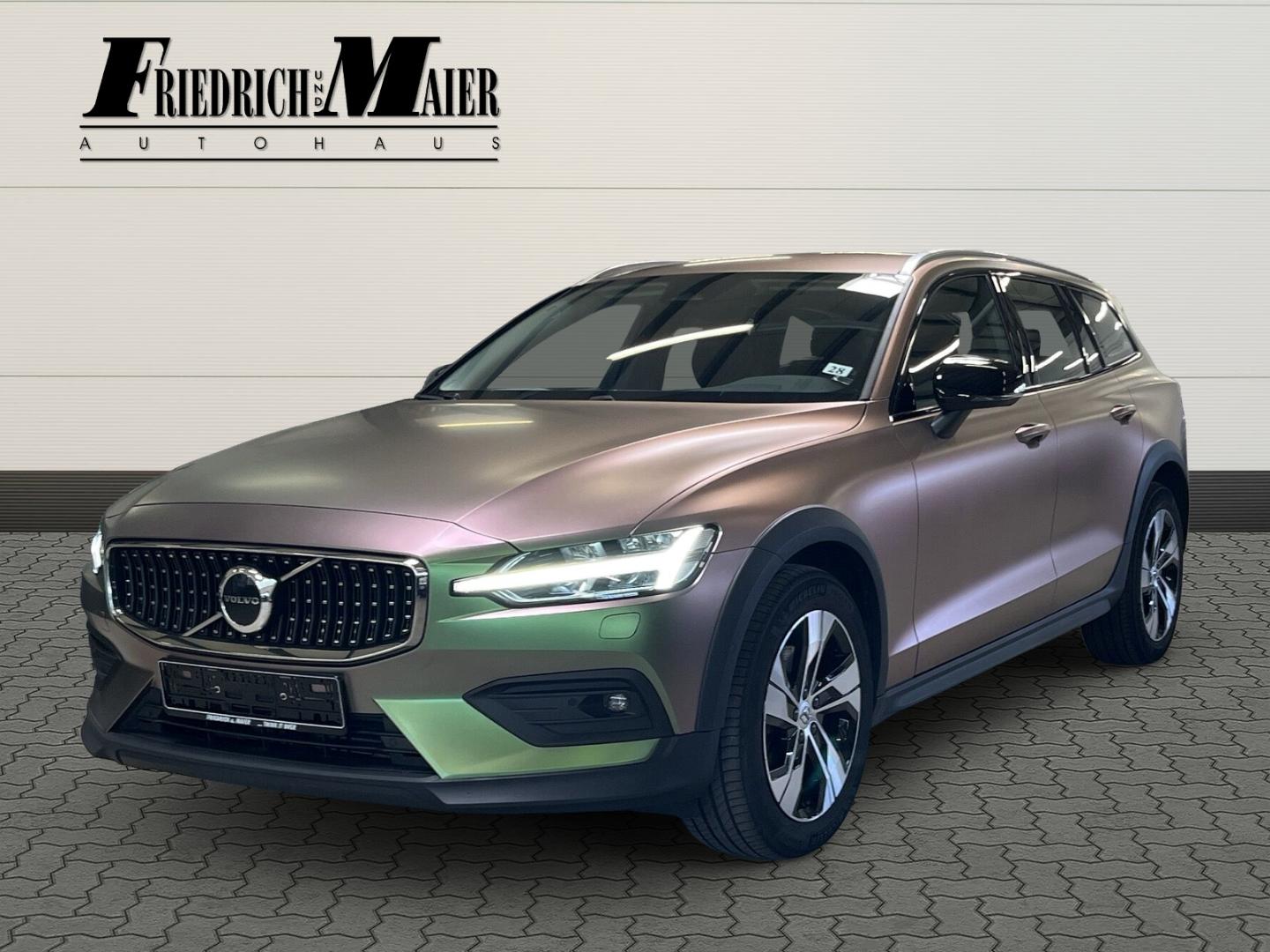 Volvo V60 CC B4 D AWD Plus AHK*