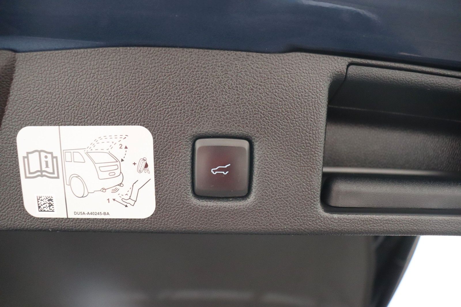 Fahrzeugabbildung Ford Kuga 1.5 Titanium X HUD AHK LED ACC