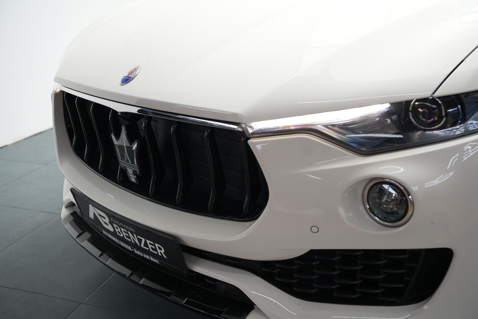 Fahrzeugabbildung Maserati Levante S/CARBON/HARMAN-KARDON/KAMERA/BRD
