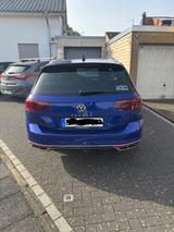 Volkswagen Passat Elegance R-Line IQ Light GARANTIE - Volkswagen Passat Kombi R line mit Diesel-Antrieb