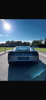 Ferrari 812 6.5 V12 Superfast DCT F1 - - graue Ferrari 812