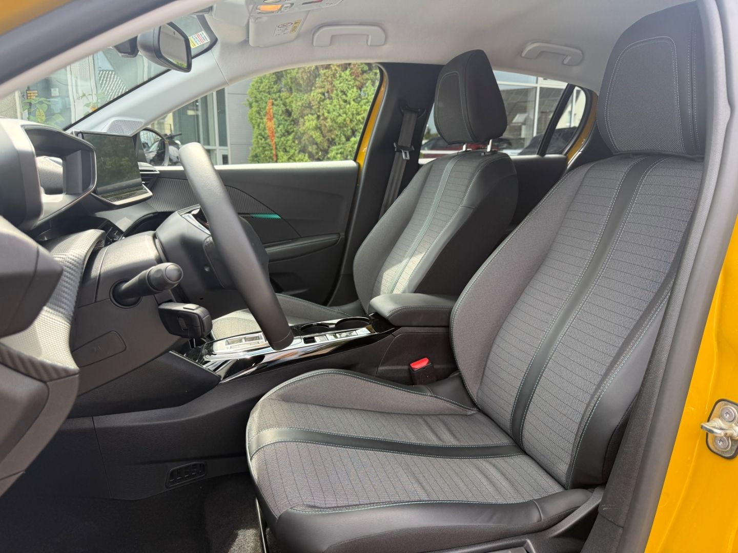 Fahrzeugabbildung Peugeot 208 -e Allure Pack SHZ+Kamera+11KW Schnelllader
