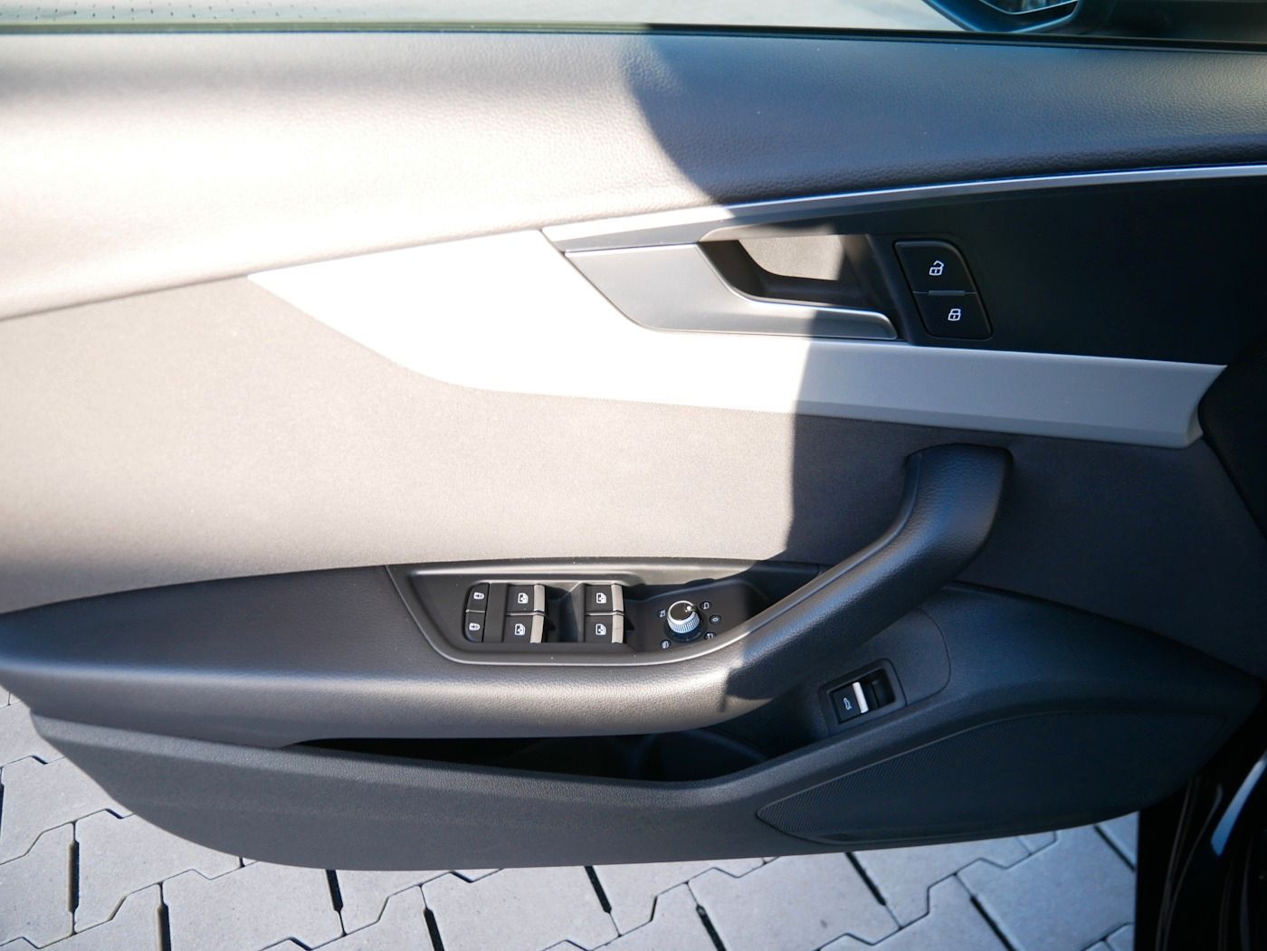 Fahrzeugabbildung Audi A4 2.0 TFSI Avant NAVI SHZ PDC Klimaautomatik LE