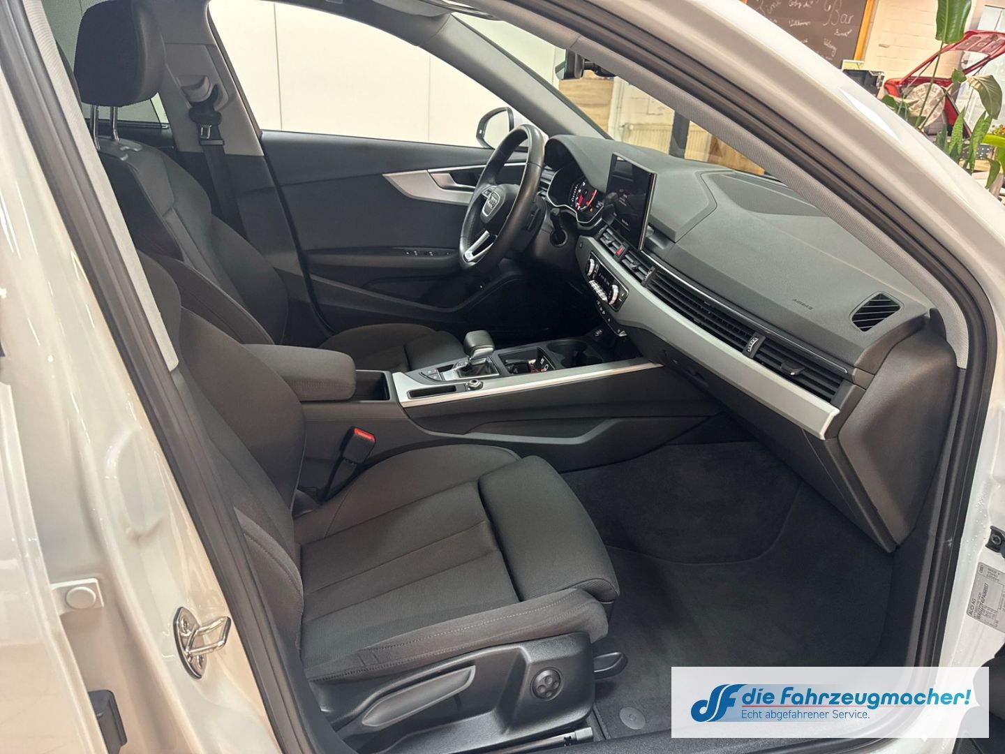 Fahrzeugabbildung Audi A4 Avant 40 TFSI advanced HUD Navi Soundsystem L