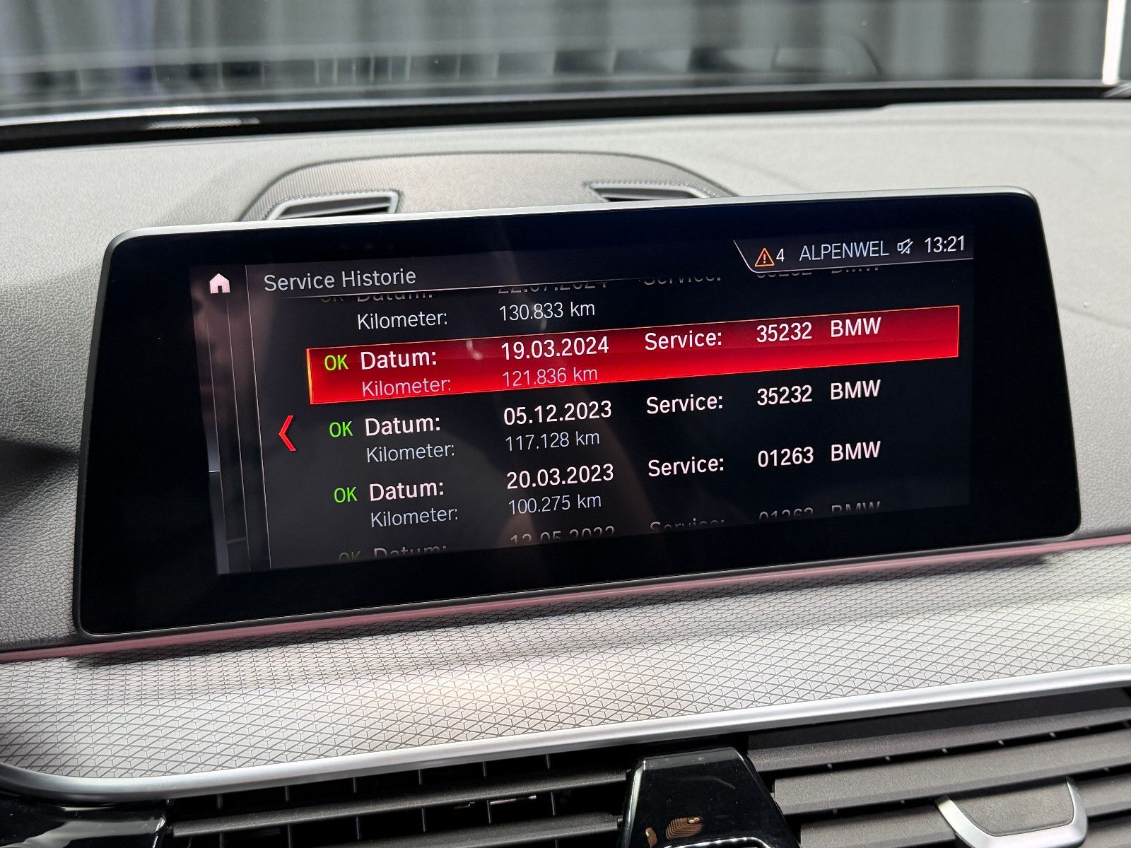 Fahrzeugabbildung BMW 540i Touring xDrive M Sport|HIFI|HuD|PANO|KEYLES