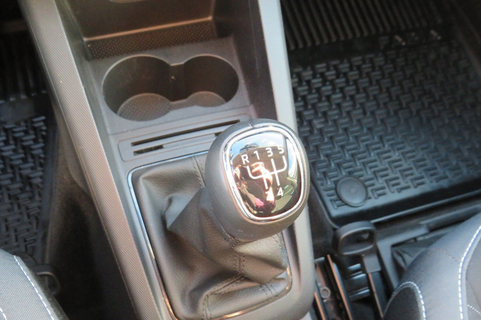 Fahrzeugabbildung SKODA Fabia Combi Ambition GRA SITZH. APP-CONNECT 1.HD