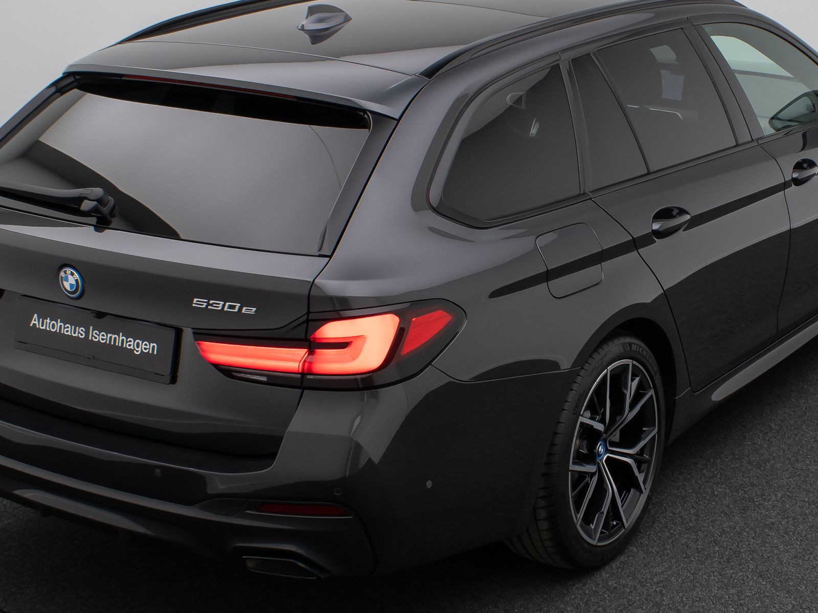 Fahrzeugabbildung BMW 530e M Sport Laser DAB HiFi HUD DispKey Panorama