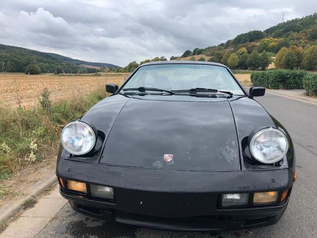 Porsche 928 S schwarz V8 Automatik