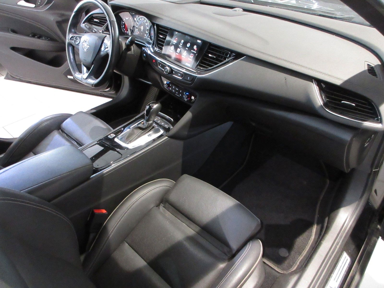 Fahrzeugabbildung Opel Insignia B ST Innovation 4x4 LEDER/4xSHZ/LHZ/AHK