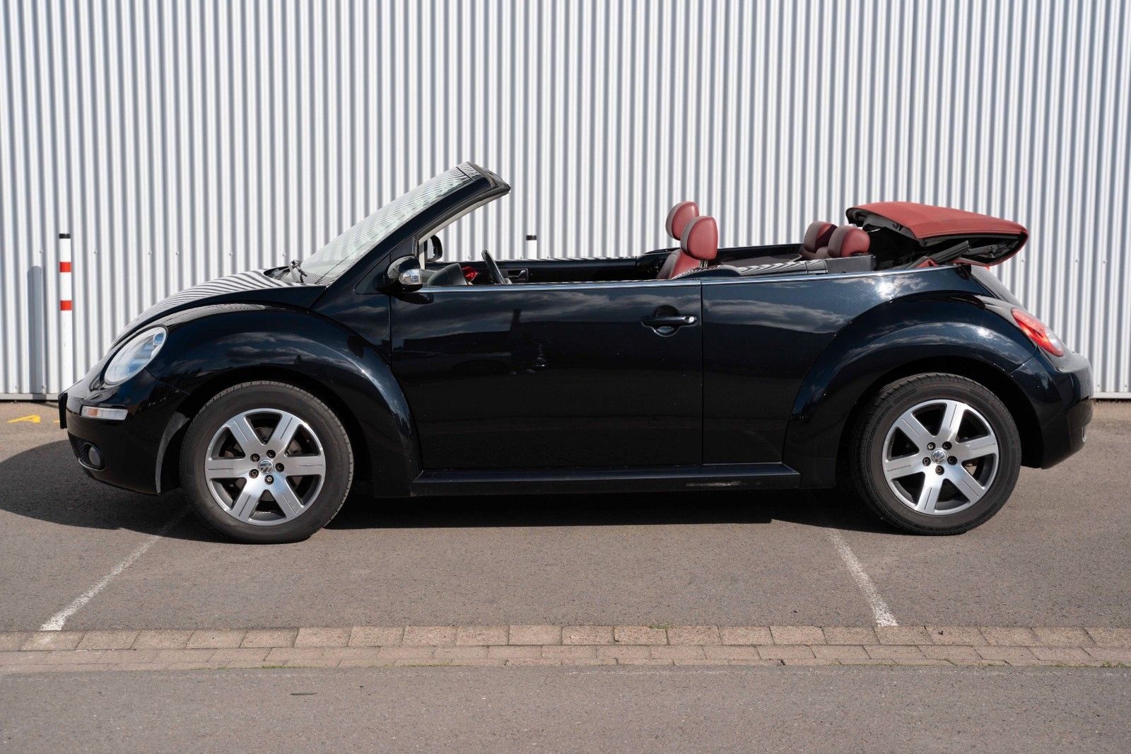 Fahrzeugabbildung Volkswagen NEW BEETLE CABRIO 1.9 TDI LEDER TEMPOMAT 2.HD.