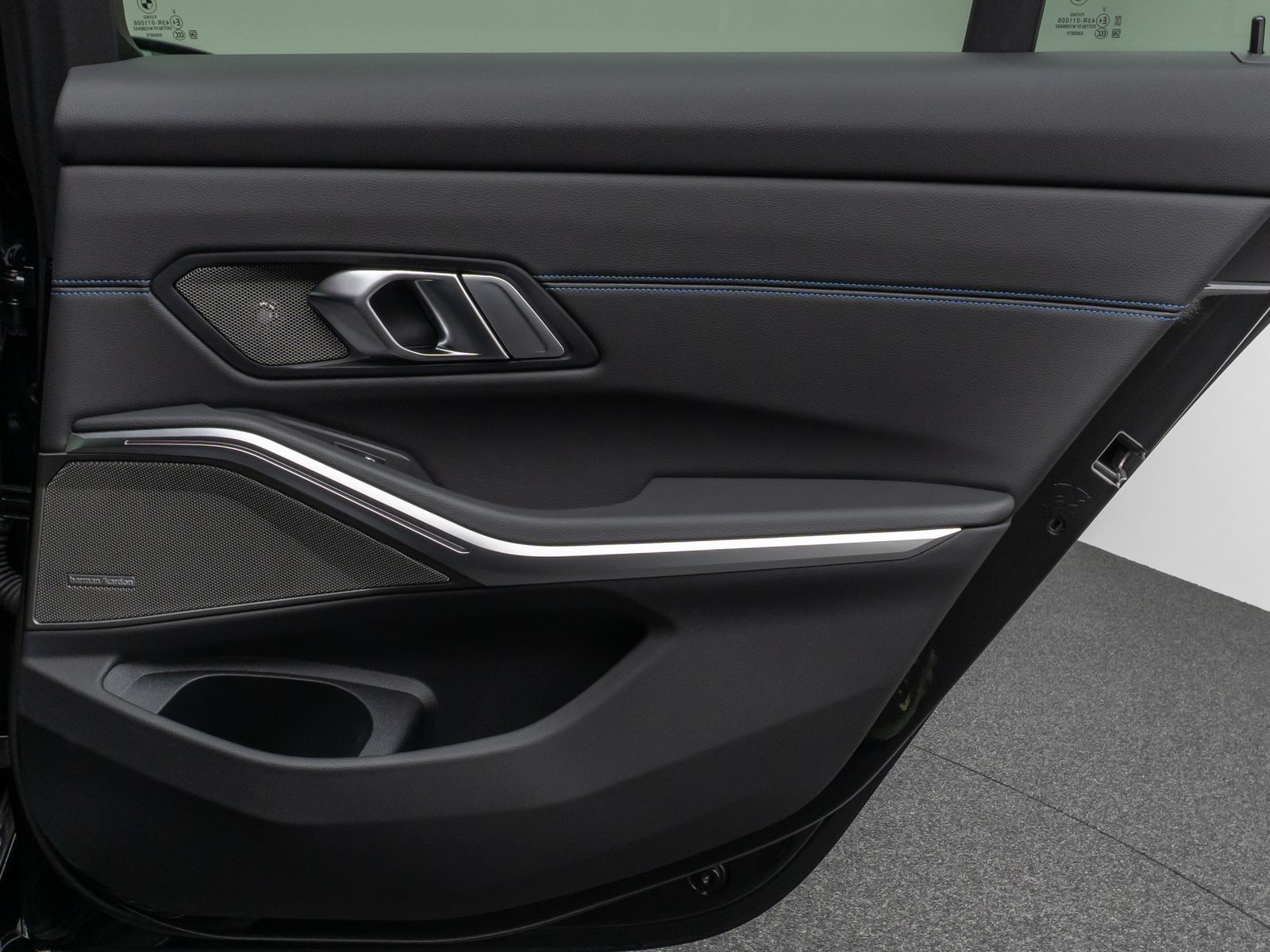 Fahrzeugabbildung BMW 330i M Sport HUD DAB H/K PDC Komfort Alarm 19"