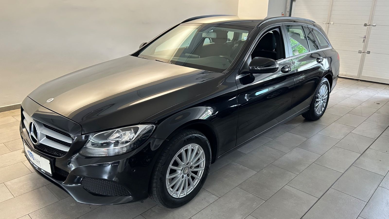 MERCEDES-BENZ C 220