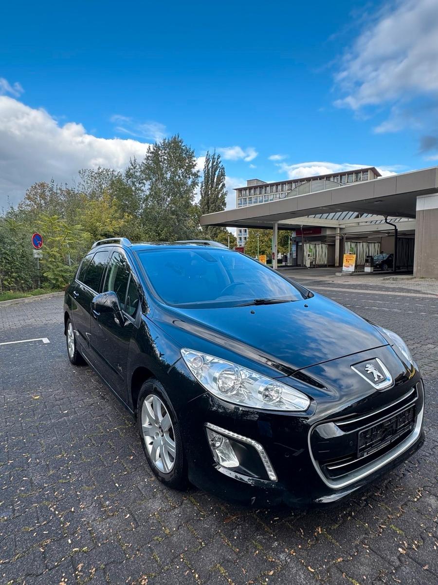 Peugeot 308 2011 — photo 7