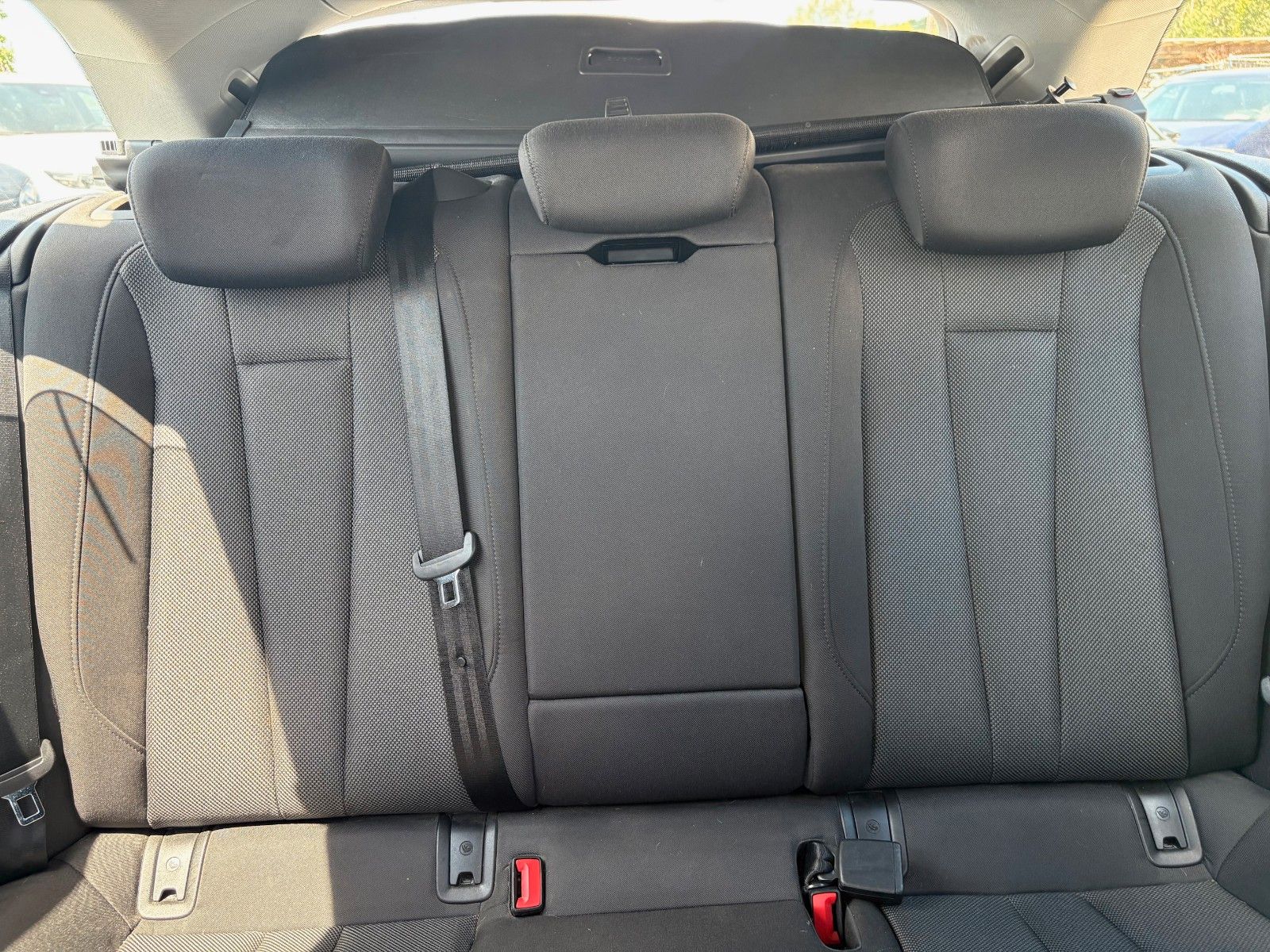 Fahrzeugabbildung Audi A4 Avant 35 TDI advanced Aut Navi LED AHK Kamera