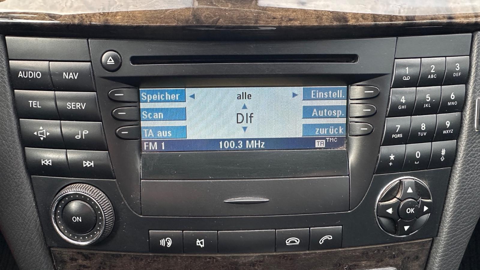 Mercedes-Benz E240 2005 — photo 22