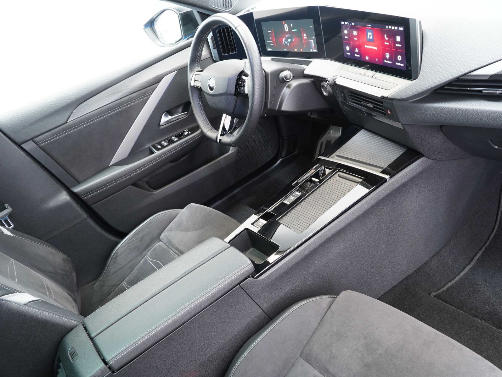 Fahrzeugabbildung Opel Astra L Electric GS ULTIMATE/INTELLILUX/PANO
