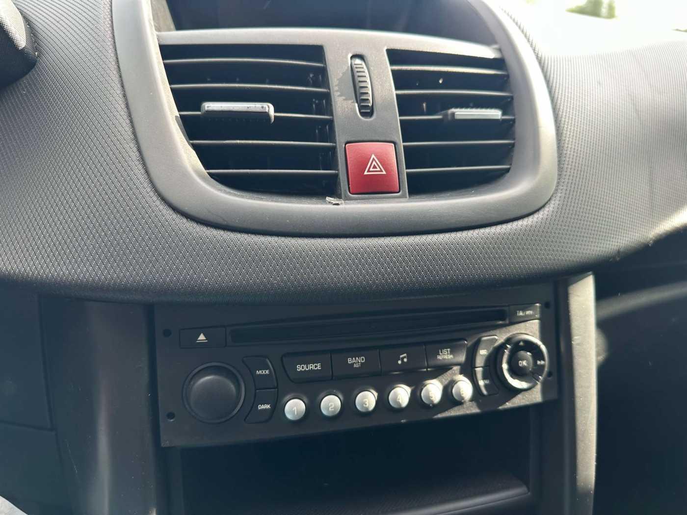 Peugeot 207 2010 — photo 14