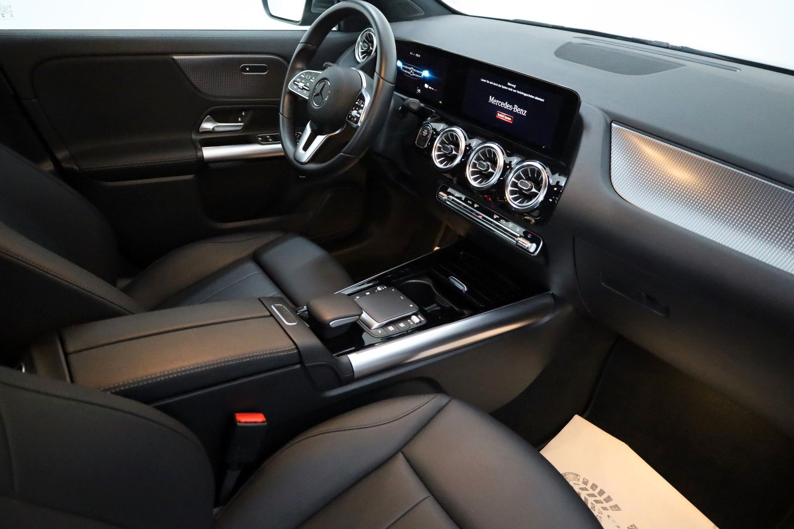 Fahrzeugabbildung Mercedes-Benz GLA 250e Progressive Leder,Navi,LED,Park-Paket