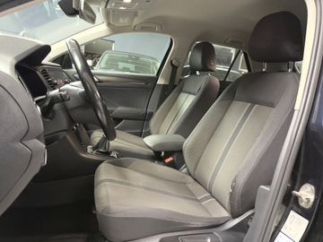 Volkswagen T-Roc - 12