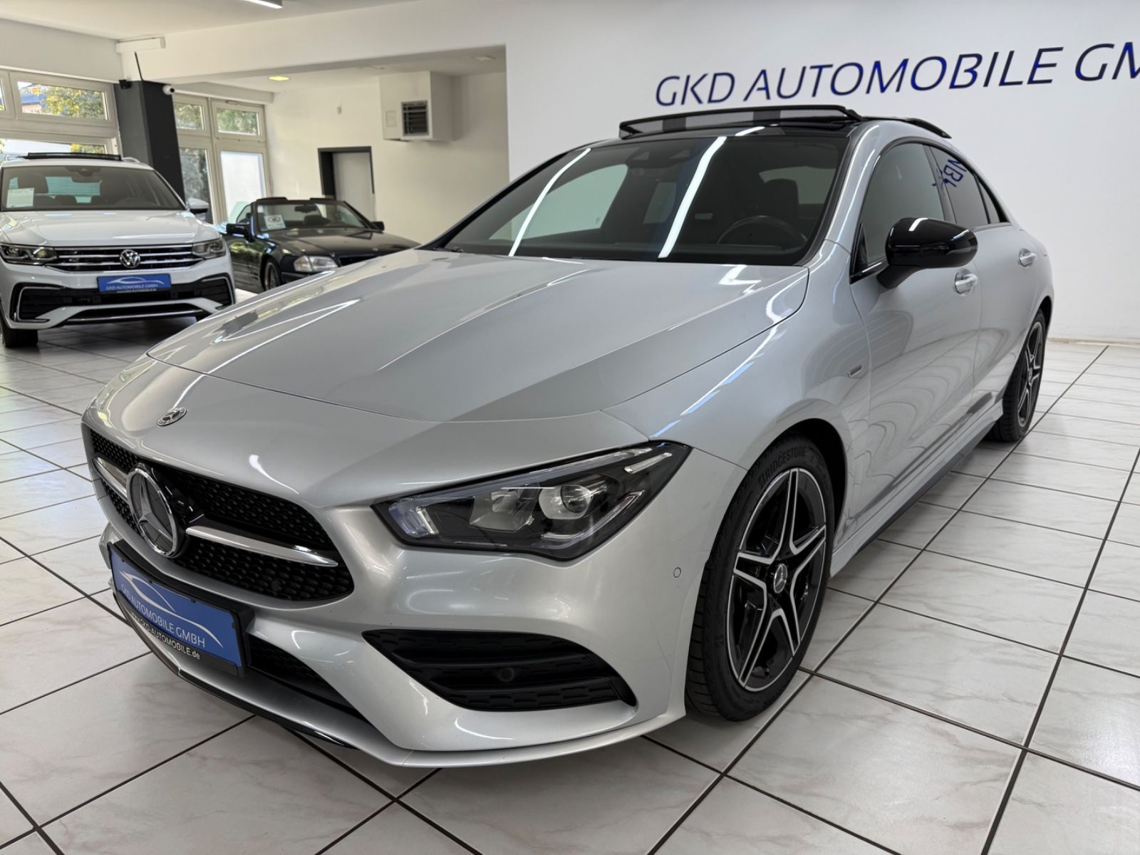 Mercedes-Benz CLA 200 AMG Line Pano Night Kamera Shz Ambiente foto 5