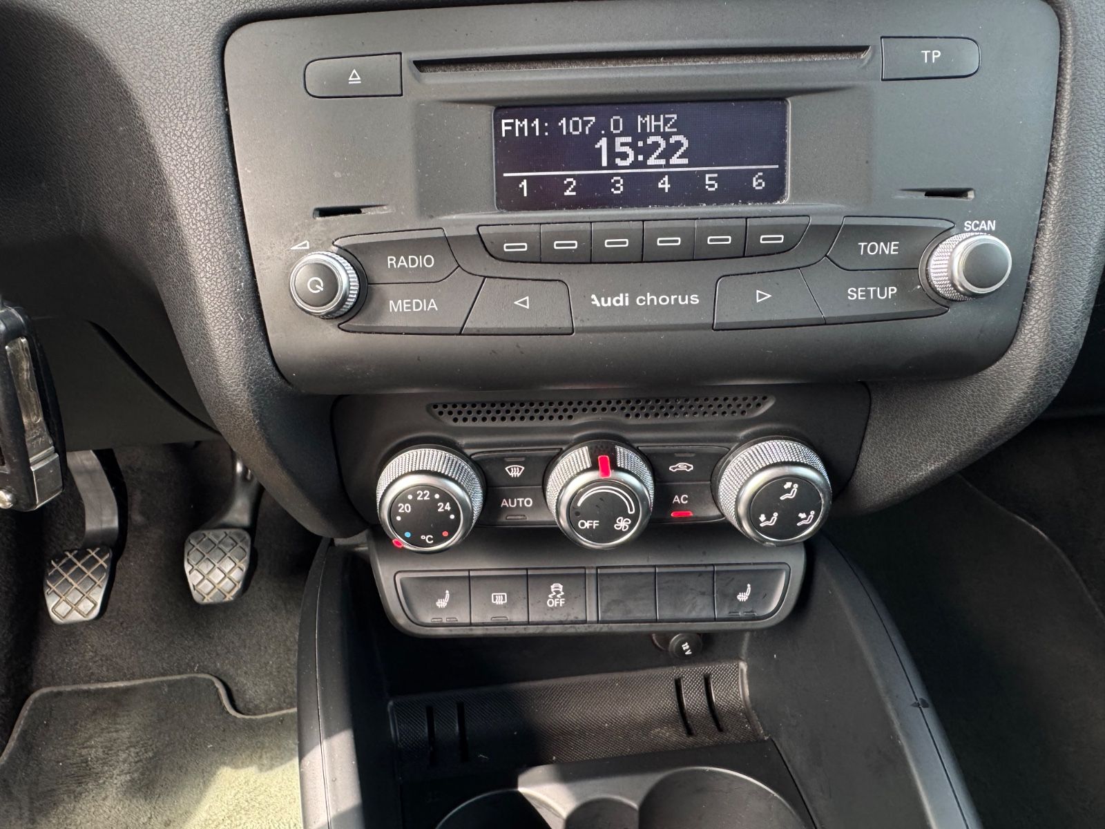Fahrzeugabbildung Audi A1 attraction*SZH*Klima*PDC*8Fach*Garantie