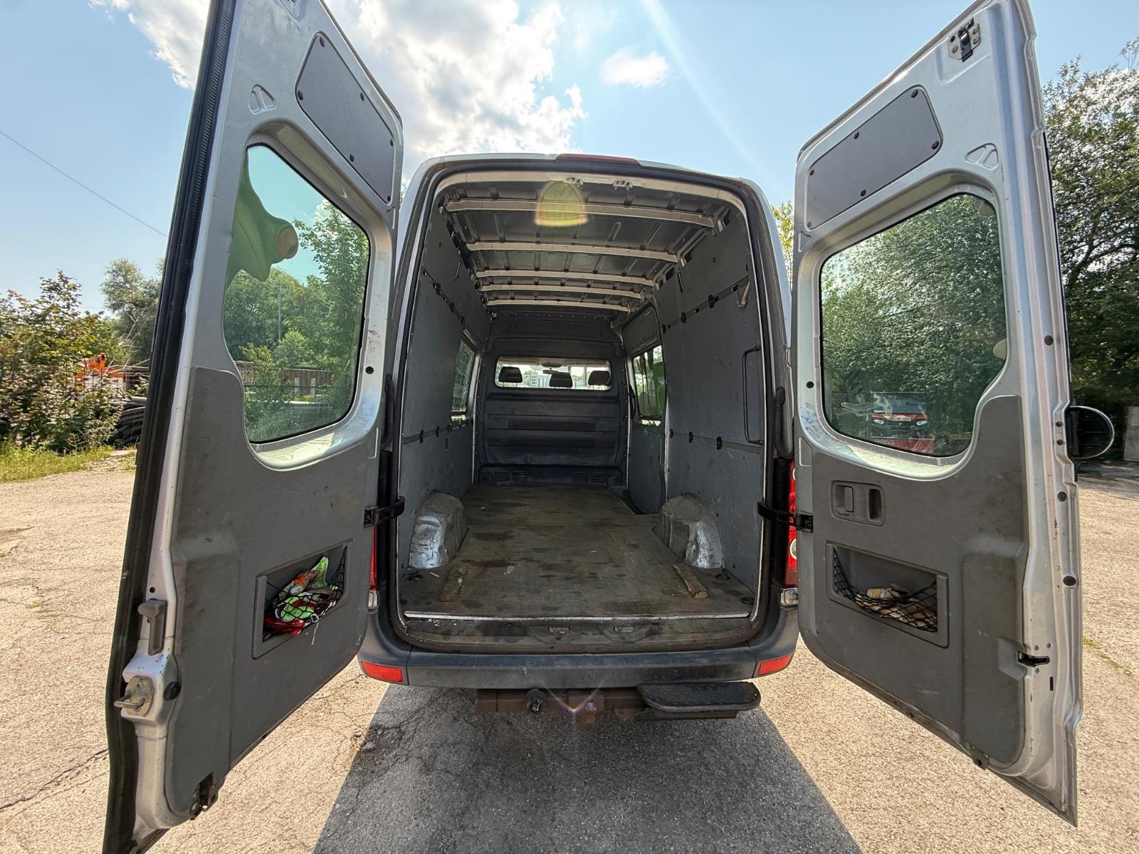 Volkswagen Crafter 2011 — photo 10