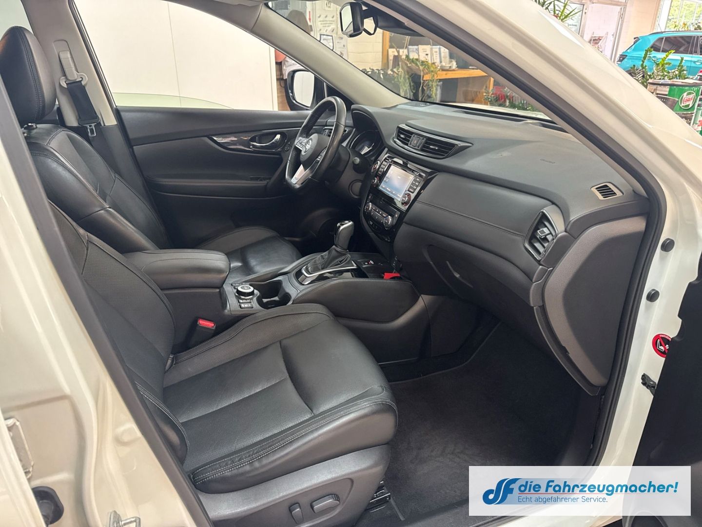 Fahrzeugabbildung Nissan X-Trail Tekna 4x4 2.0 dCi Panorama Navi Soundsys