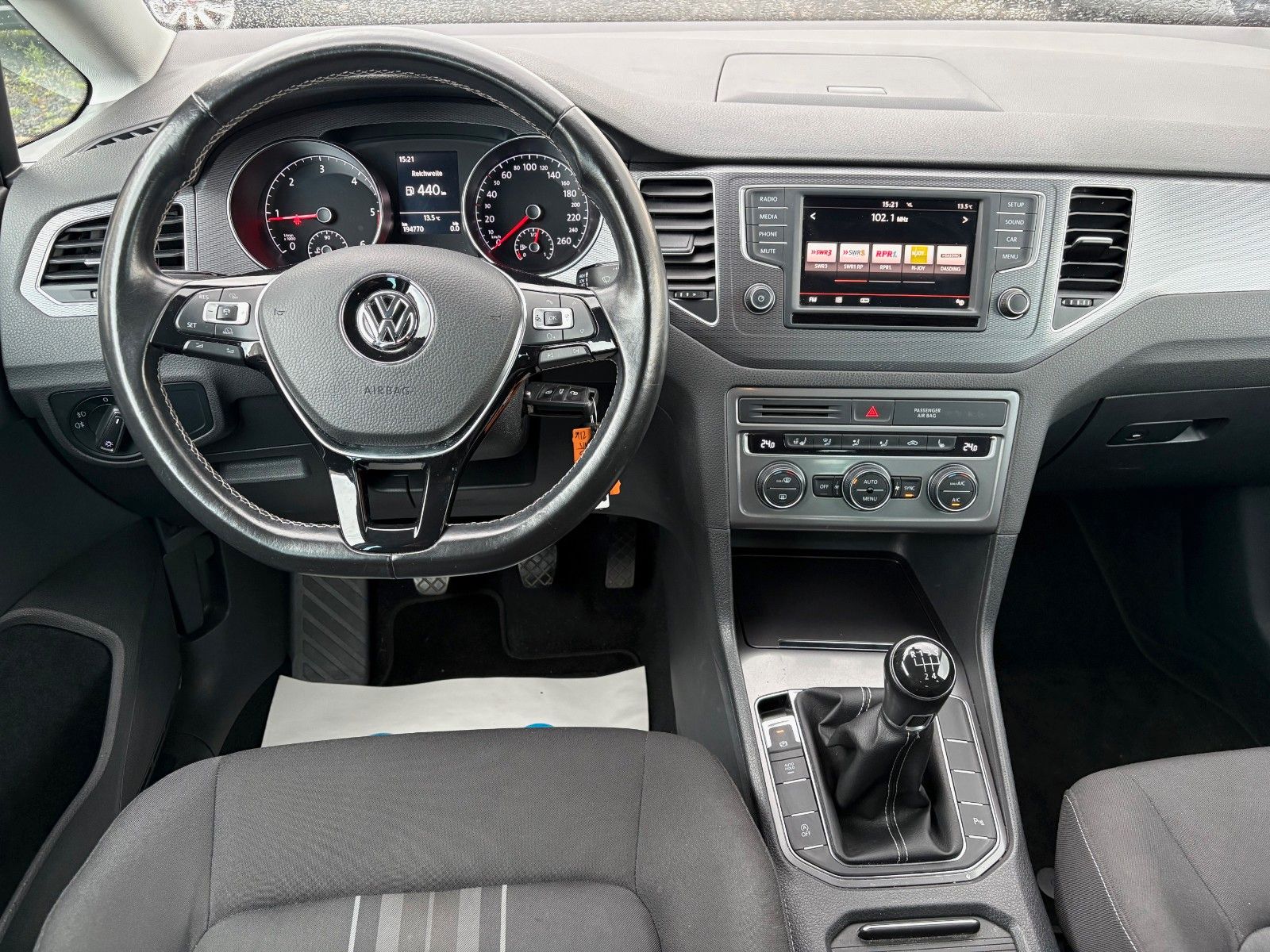 Fahrzeugabbildung Volkswagen Golf Sportsvan VII 1.6 TDI Xenon AHK LOUNGE 2.HD