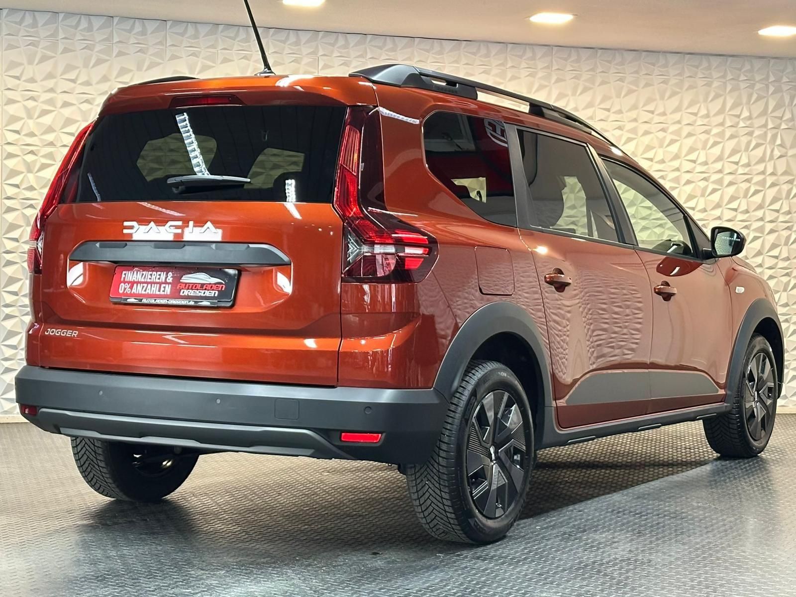 DACIA Jogger 1.0TCE EXPRESSION* LED#SHZ#TEMPO#NAVI#PDC - Image 8