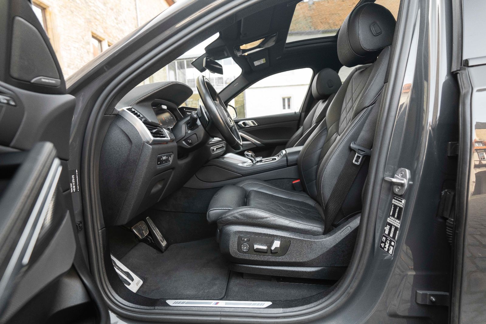 Fahrzeugabbildung BMW X6 xDrive 30 d M Sport LED AHK CARPLAY H&K HUD