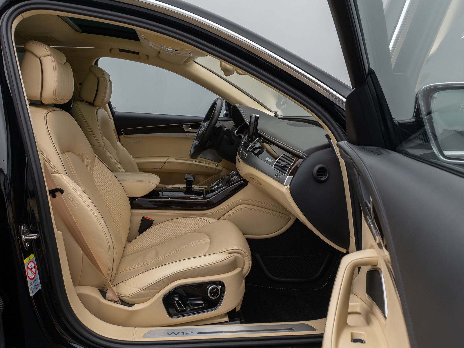 Fahrzeugabbildung Audi A8 W12 Lang Chauffeur GSD B&O Keramik TV Voll