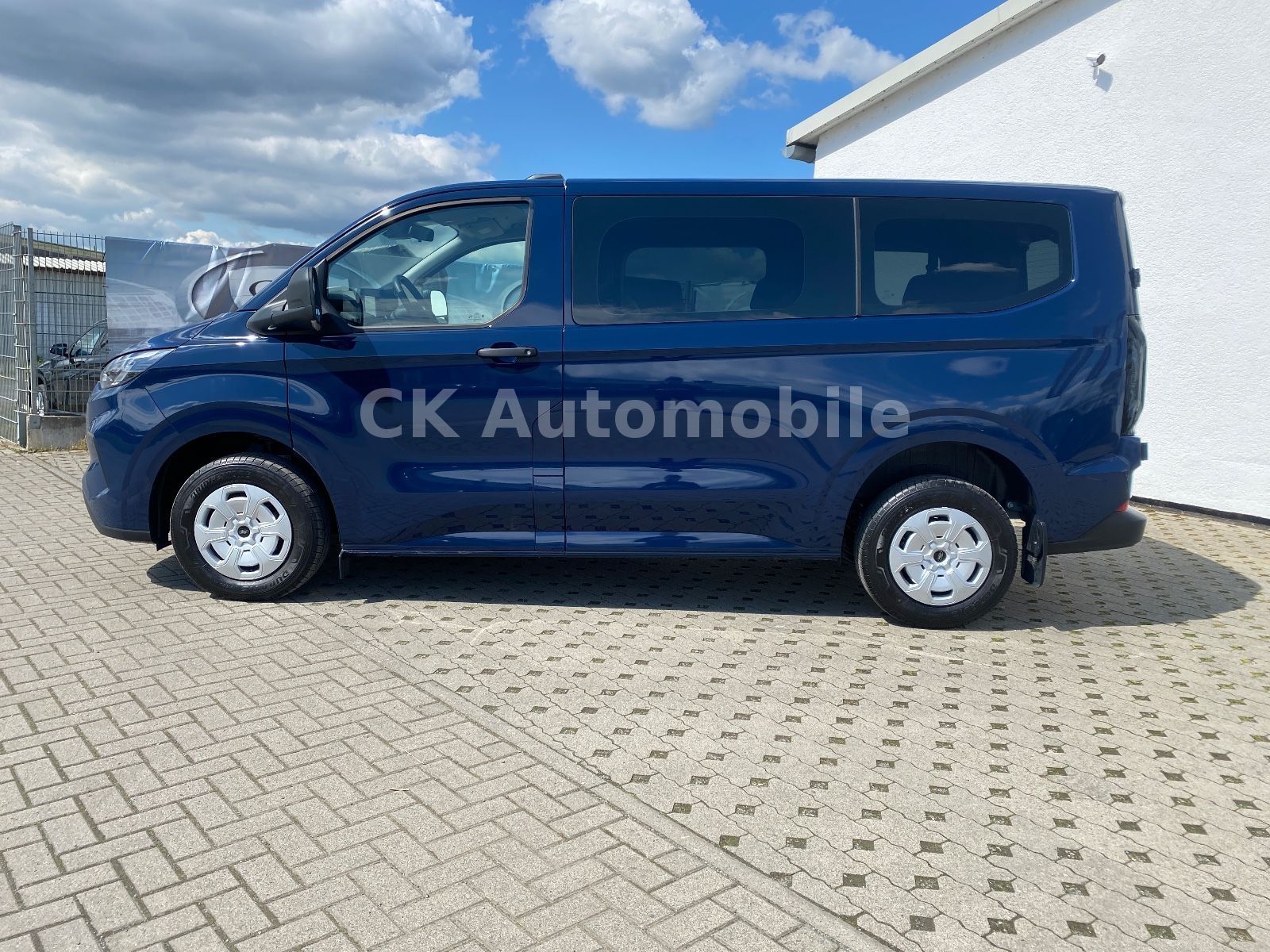 Fahrzeugabbildung Ford Transit Custom Kombi 2.0 Trend/9Sitze/Kamera