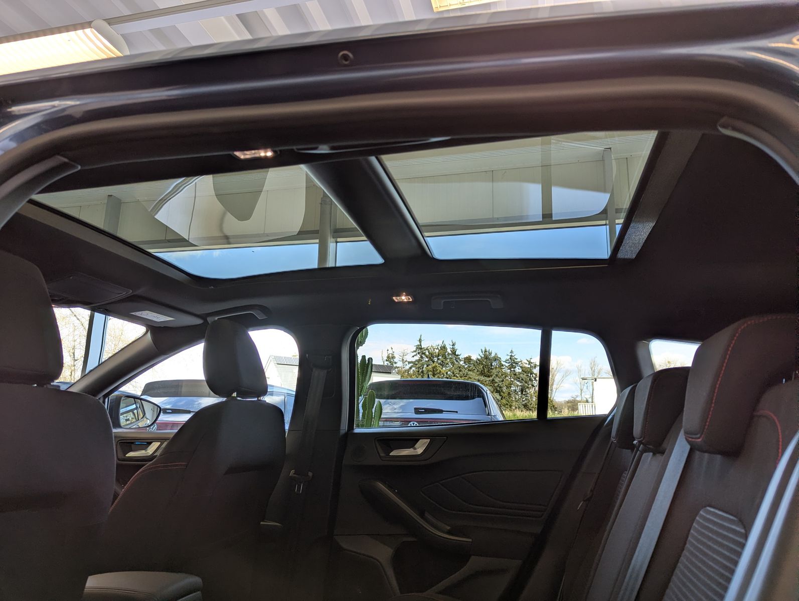Fahrzeugabbildung Ford Focus 1.0 ST-Line X Styling Matrix B&amp;O Pano 18"