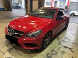 Mercedes-Benz E350d BlueTec AMG *Navi| Leder| LED| Airscarf* - rote Mercedes-Benz E-Klasse