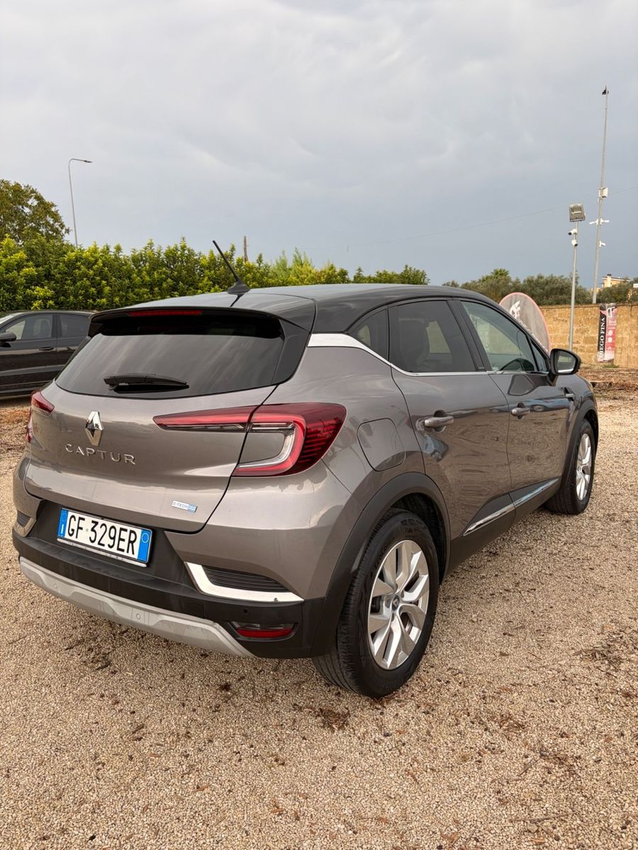 Renault Captur Plug-in Hybrid E-Tech Strafull !! imagem 3