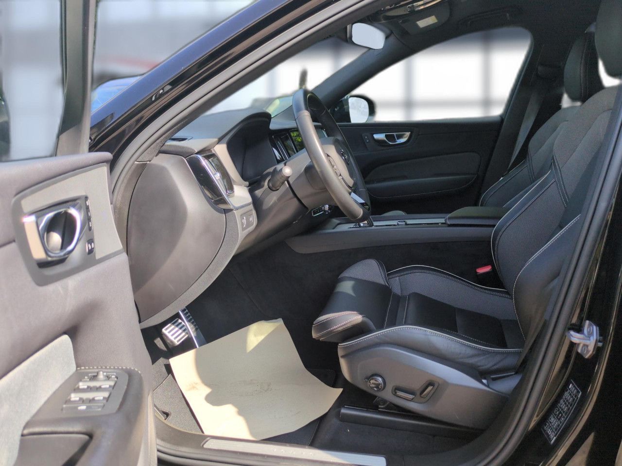 Volvo XC60 B4 (Benzin) R-Design 2WD Automatik Navi LED foto 10