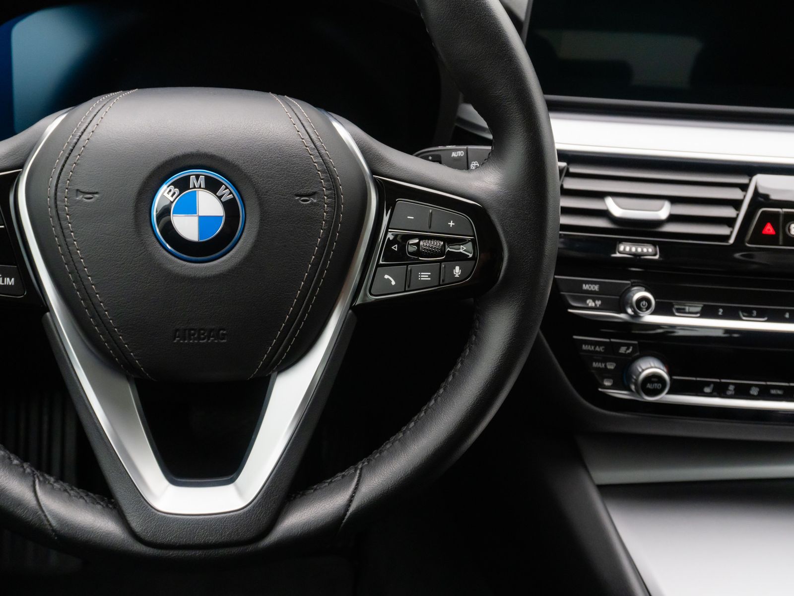 Fahrzeugabbildung BMW 520e Alarm Komfort PDC DAB GeschwindigReg 18Zoll