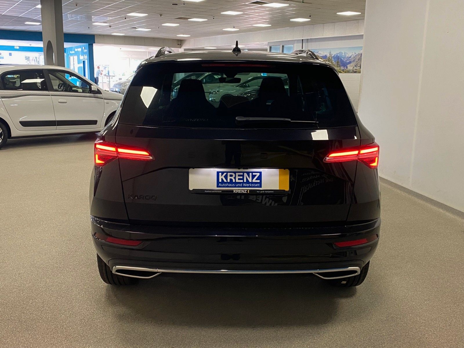 Fahrzeugabbildung SKODA Karoq 1.5l TSI ACT DSG Sportline+360 GRAD KAMERA