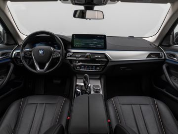 Fahrzeugabbildung BMW 530e xD Luxury Line Kamera Laser HUD H/K Komfort